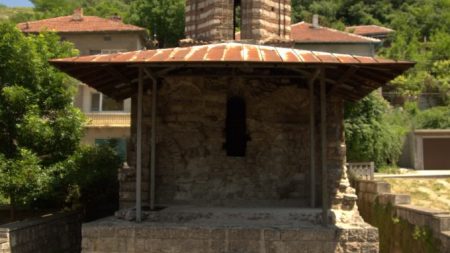 BISERICA CU CUPOLE ,,SFINȚII PETRU ȘI PAVEL”